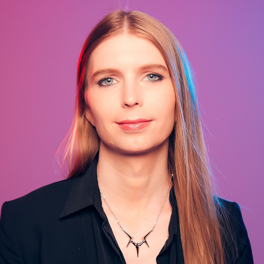 Full Pardon for Chelsea Manning